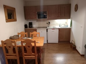 Oven, stovetop, dishwasher, coffee/tea maker