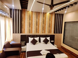 Habitación Deluxe, vistas a la ciudad | Wifi gratis y ropa de cama