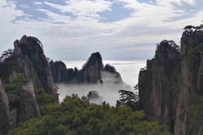 View from property - Huang Mountain Wangfeng Hotel (Huangshan)