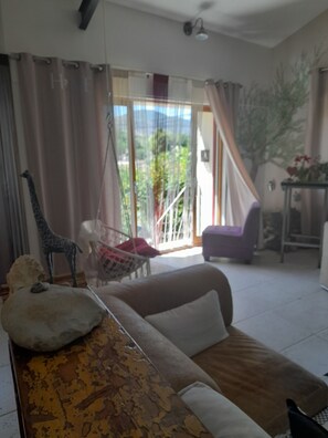 Living area - Atypical house entirely renovated, (privas)