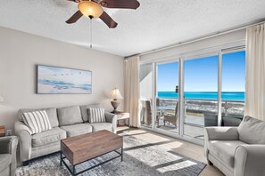 Lejlighed - flere senge (Sterling Sands 103) | Opholdsområde | Tv