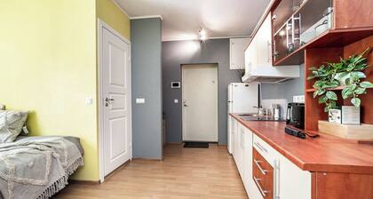 Peaceful studio with desk & free parking