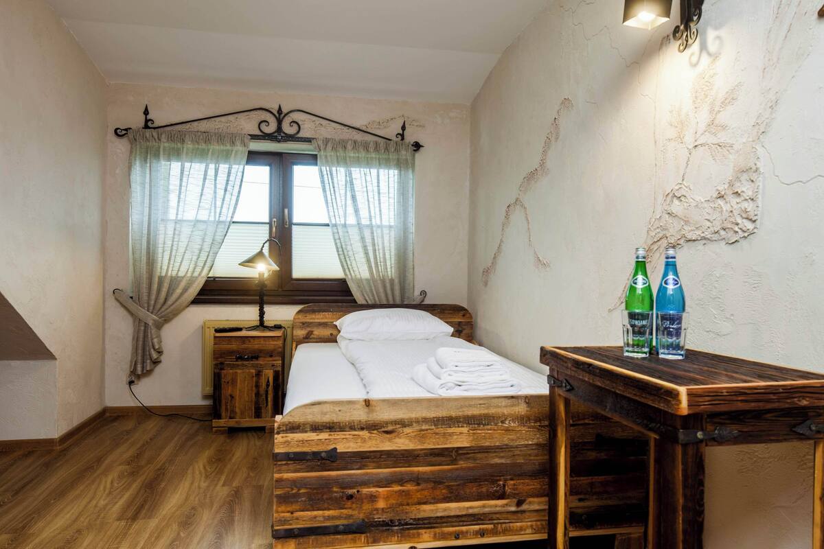 Classic Single Room | Desk, laptop workspace, blackout drapes, iron/ironing board (on request)