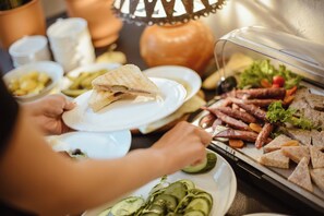 Petit déjeuner buffet (35 PLN par personne)