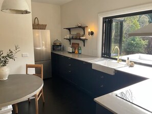 Fridge, microwave, oven, stovetop - Oro, luxury immersed in nature. Serenity on the outskirts of Bright.      (Ovens)