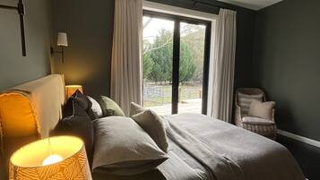 2 bedrooms, iron/ironing board, travel cot, free WiFi