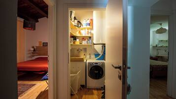 2 Schlafzimmer, Schreibtisch, WLAN, Bettwäsche