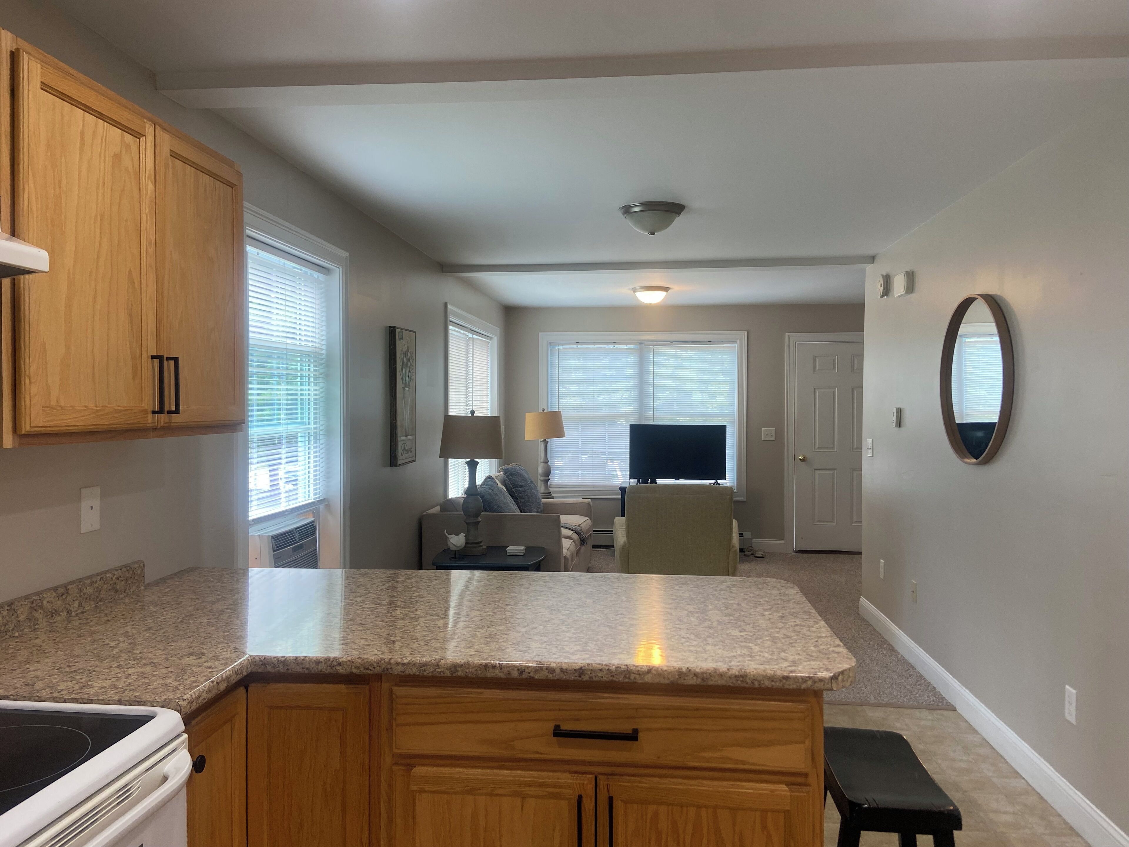 Charming townhome  short drive to intown Portland