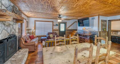 Cozy pet friendly home with great views and close to the river