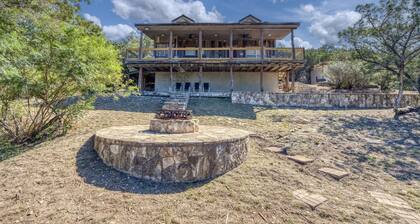 Cozy pet friendly home with great views and close to the river