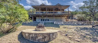 Cozy pet friendly home with great views and close to the river