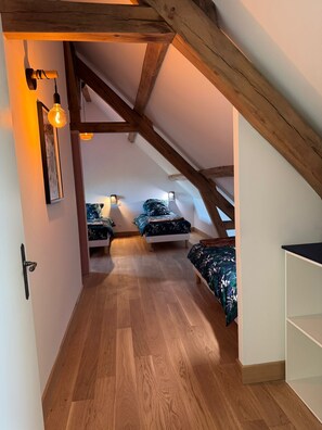 4 bedrooms, desk, iron/ironing board, travel cot