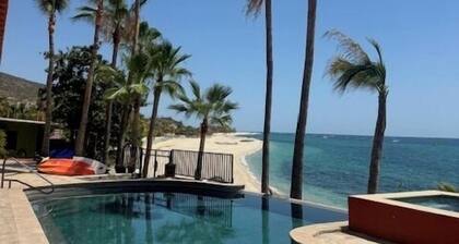 Tres Generaciones Ocean view poolside room