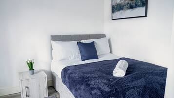2 bedrooms, desk, iron/ironing board, travel crib