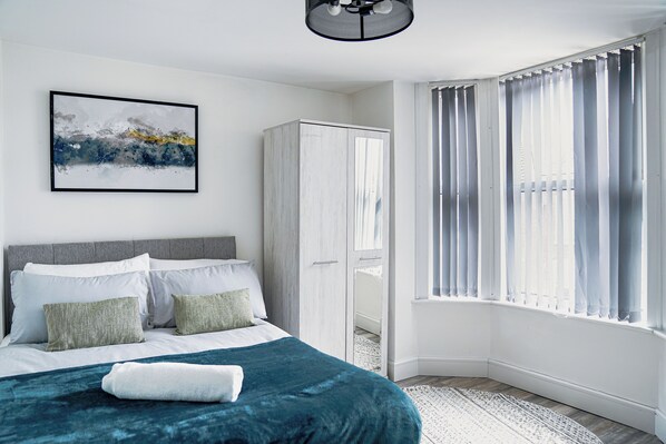 2 bedrooms, desk, iron/ironing board, travel crib