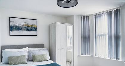 2Bed Apartment Near City Centre (Sleeps 4, with free parking)