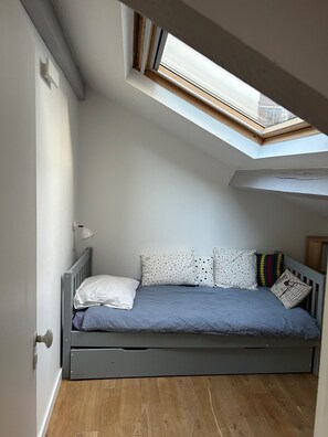 2 chambres, fer et planche à repasser, Wi-Fi, draps fournis