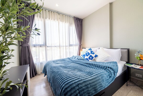 1 dormitorio, tabla de planchar con plancha, wifi y ropa de cama