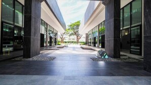 A modern building with a central courtyard, large glass windows, and a symmetrical design. - Kaws Theme - Luxury Modern Cozy Art l Infinity Pool l Central Pattaya



 (Bang Lamung District Muang Pattaya)