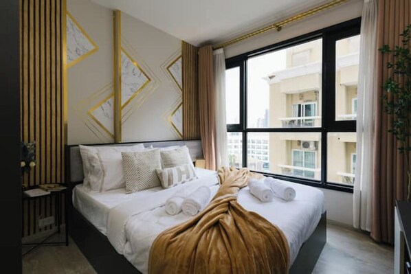 1 bedroom, WiFi, bed sheets - Modern Luxury Zen Steps To The Beach - 2 Min Walk

 (Bang Lamung District Muang Pattaya)