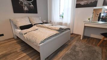 2 Schlafzimmer, Schreibtisch, WLAN, Bettwäsche