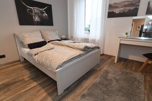 2 habitaciones, escritorio, wifi y ropa de cama 