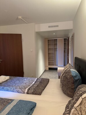 Habitación doble Confort, con acceso para personas discapacitadas, baño privado (Barrierefreies DZ) | 1 habitación y wifi gratis 
