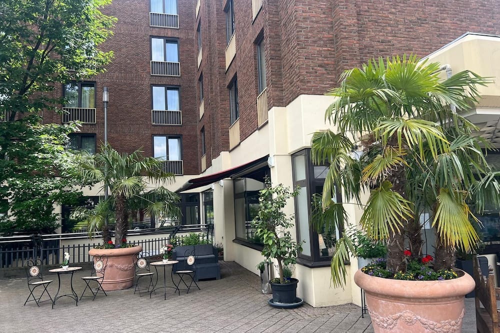 Hotel Regina - DG drei D.G. GmbH