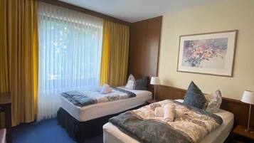 Camera Basic con 2 letti singoli, bagno privato (Doppelzimmer mit 2 Betten) | 1 camera, Wi-Fi gratuito