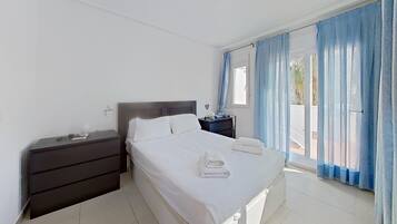 2 slaapkamers, een kluis op de kamer, een strijkplank/strijkijzer