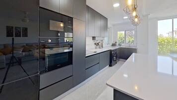 Réfrigérateur, micro-ondes, four, lave-vaisselle