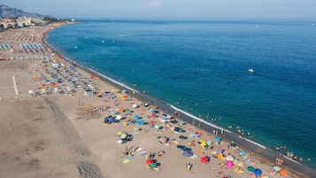 Una spiaggia nelle vicinanze