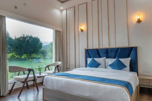 Premium bedding, laptop workspace, blackout curtains, soundproofing - Corbett The Regnum Resort (Ramnagar)