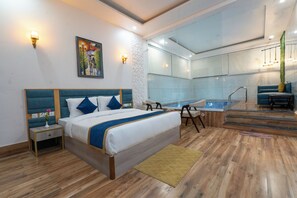 Premium bedding, laptop workspace, blackout curtains, soundproofing - Corbett The Regnum Resort (Ramnagar)