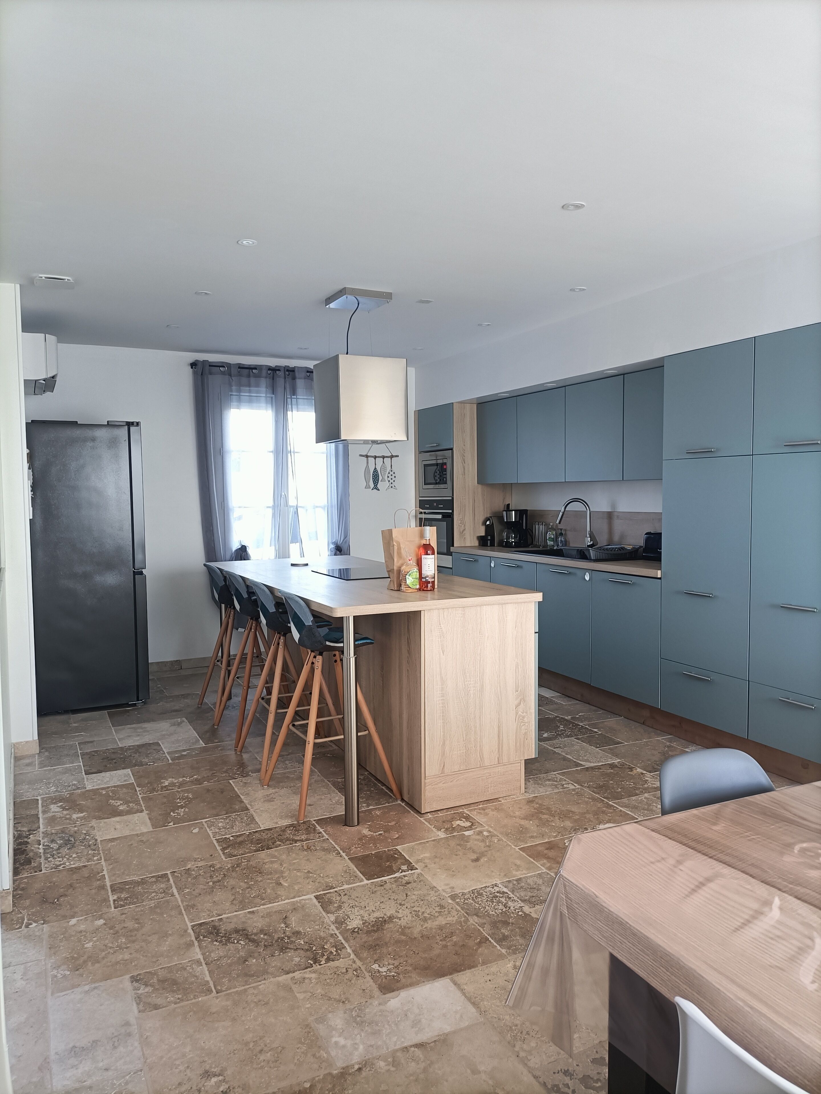 Køleskab, mikrobølgeovn, ovn, kogeplade