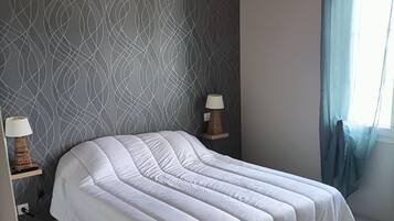 4 chambres, fer et planche Ă repasser