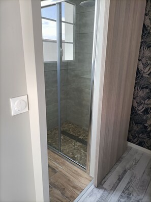 Douche, séchoir à cheveux