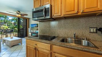 冰箱、微波炉、烤箱、炉灶