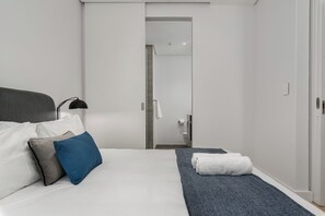 1 chambre, coffres-forts dans les chambres, fer et planche à repasser