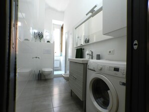 Bathroom - Giuseppe Apartment (Rome)