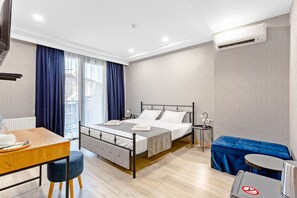 Deluxe Double Room | 1 bedroom, premium bedding, in-room safe, desk