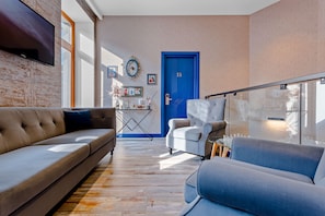 Reception - Monument1880 (Tbilisi)