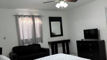 1 bedroom, desk, iron/ironing board, free WiFi