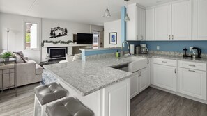 Interior - The Cozy Oasis: Pool, Firepit, and Scenic Views (Warren)