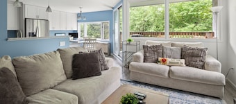 The Cozy Oasis: Pool, Firepit, and Scenic Views