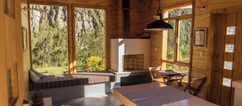 Cabaña El Turpial. Cozy wooden cabin for 2 or 3 people. Located in Suesca.