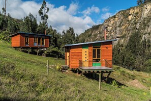 Exterior - Cabaña El Turpial. Cozy wooden cabin for 2 or 3 people. Located in Suesca. (Suesca)