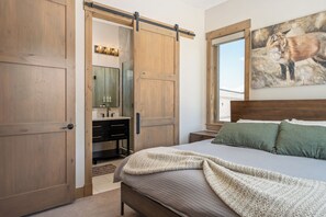 3 bedrooms, free WiFi, bed sheets - Cozy condo near shuttle w/ hot tub (Winter Park)