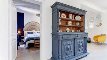 4 bedrooms, iron/ironing board, free WiFi, bed sheets