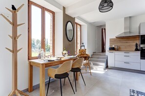 Fridge, microwave, oven, dishwasher - Gite des Petits Pavés - Maison de campagne (Nouvion-et-Catillon)